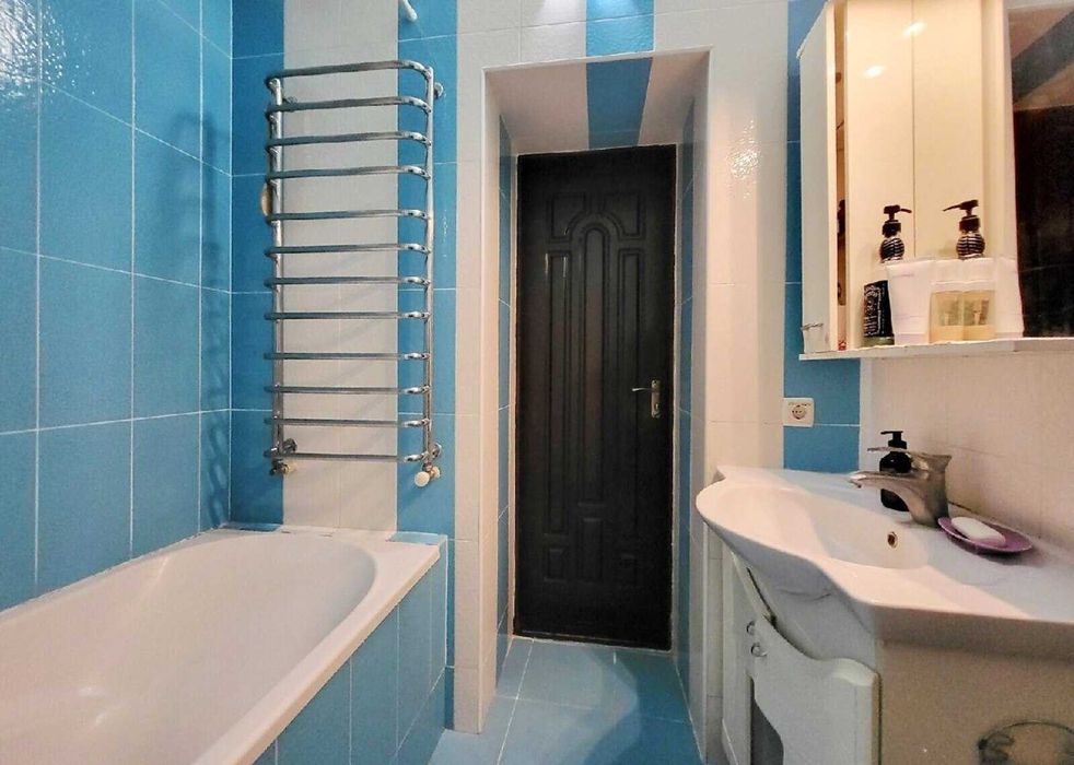 Продам квартиру з гаражем в Центрі міста