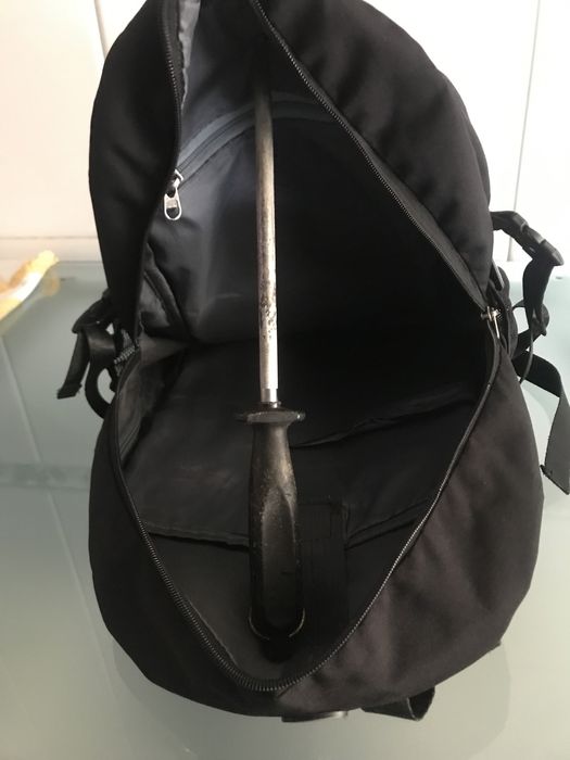 Mochila preta homem