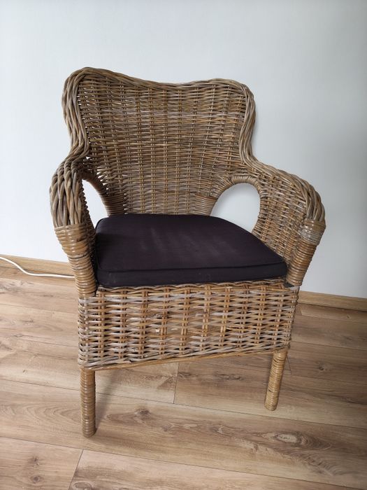Fotel ratanowy Ikea Byholm z podnóżkiem