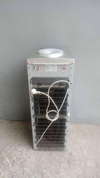 Кулер для води продам