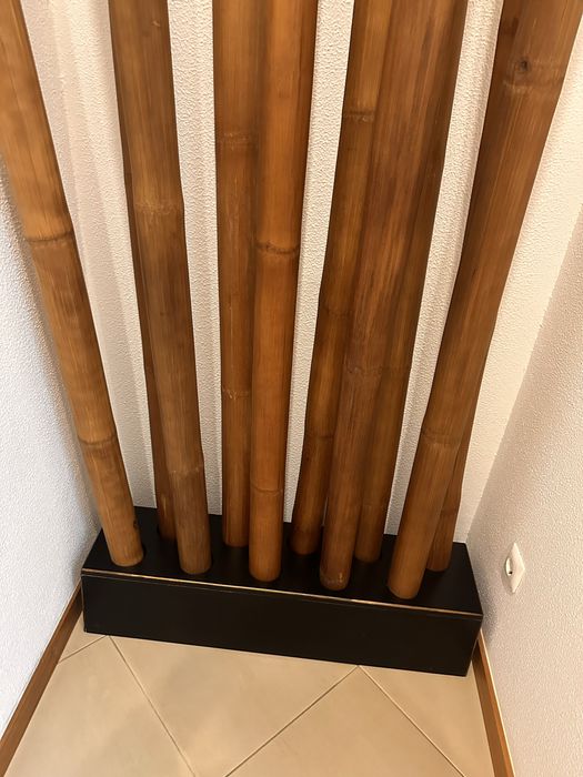 Paus de bambu de decoracao