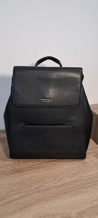 Чорний рюкзак carvela kurt geiger в чудовому стані.  Ціни на вироби даної фірми стартують від 4000 тисяч.