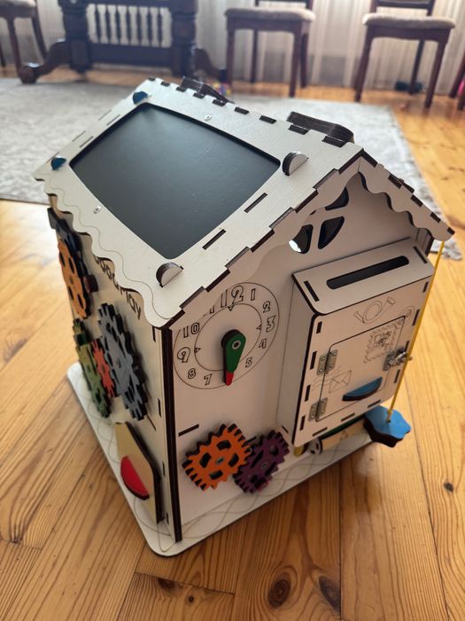 Деревʼяний бізі-будиночок від Good Play