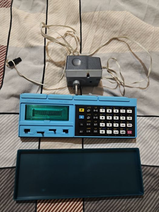 Мікрокалькулятор електроніка МК 52