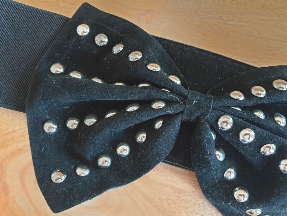 Gumkowy pasek z kokarda i ćwiekami * Nowy