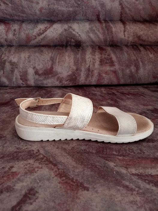 Sandálias compradas em loja "Guimarães"