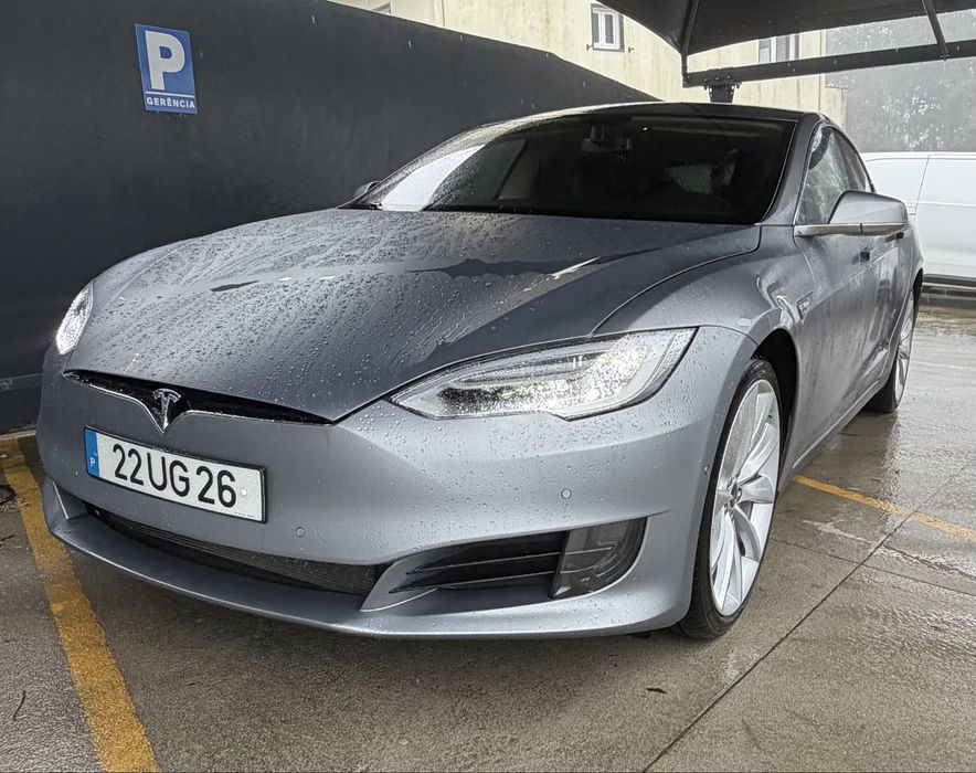 Tesla Model S P85