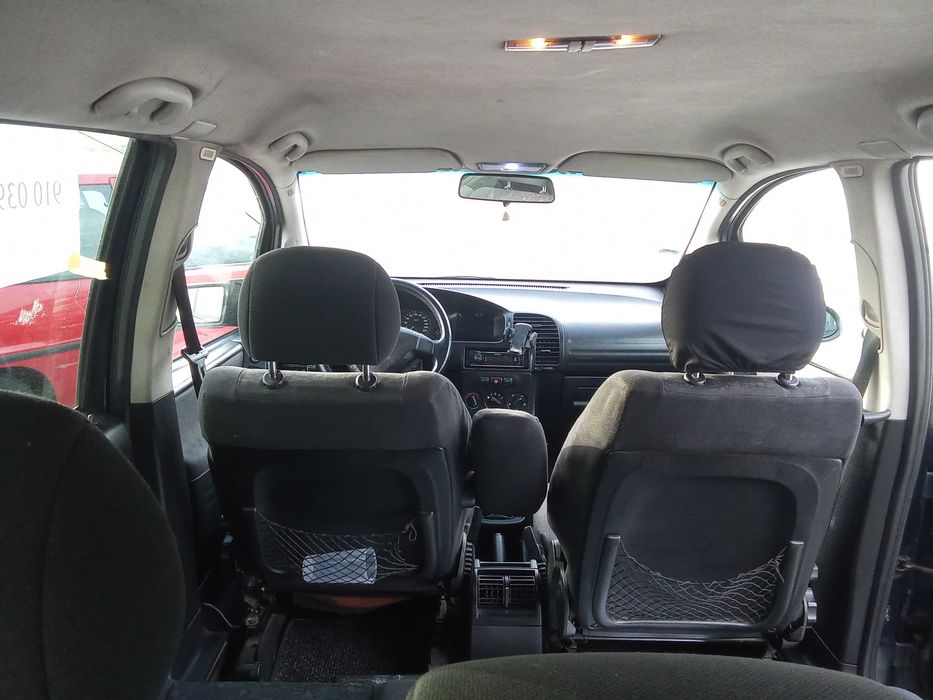 OPEL ZAFIRA bem conservado