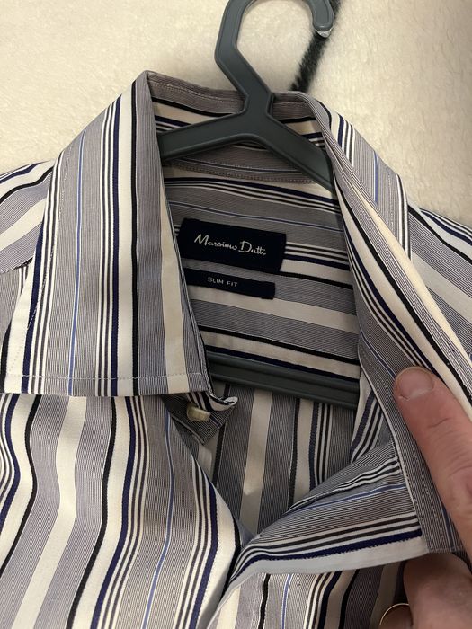 Camisa under blue azul escuro e massimo duti