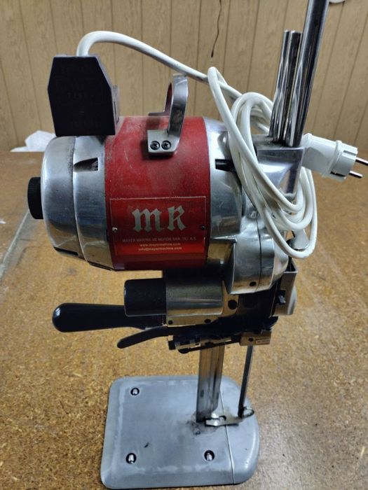 Професійний розкрійний ніж Mayer MR05