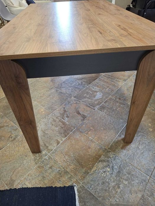 Mesa de Jantar de Madeira