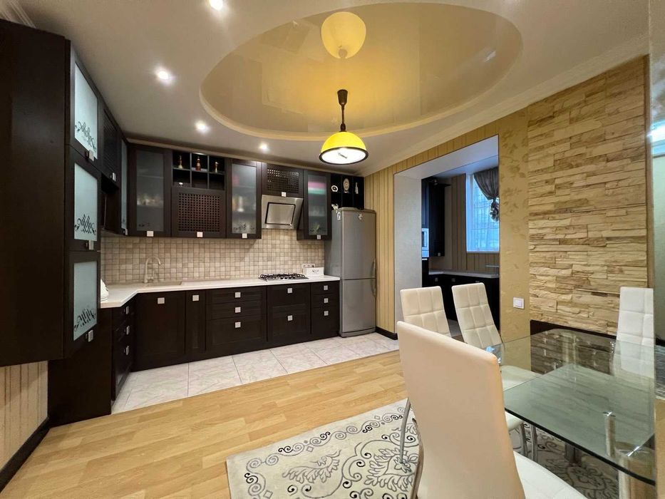 Продаю 2-х кімнатну квартиру в центрі міста (Премьер Хаус)