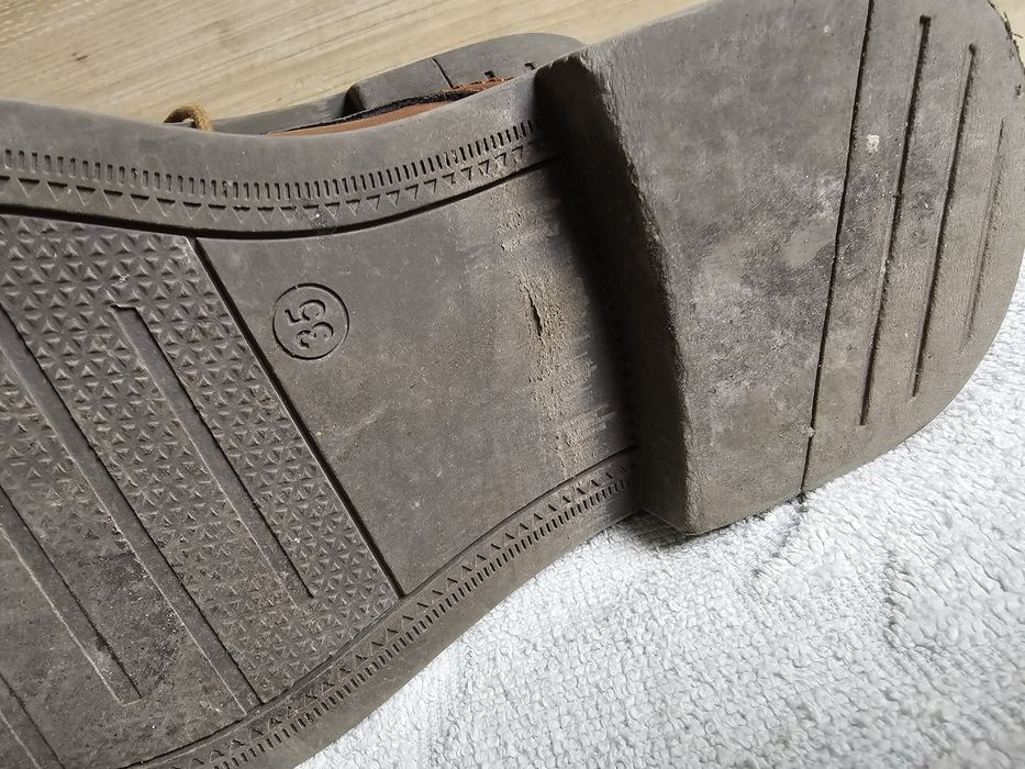 Skórzane eleganckie buty męskie 35