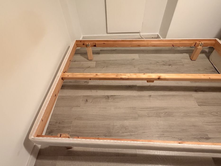 cama Somier Ikea em madeira com estrado. 140x200 - Para desocupar