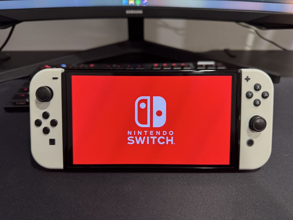 Nintendo Switch Oled com 3 jogos
