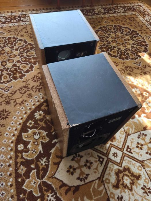 Корпуса з підсилювачами від активних моніторних  колонок MB Quart 560A