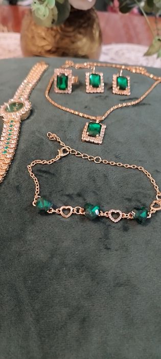 Komplet biżuterii z zegarkiem