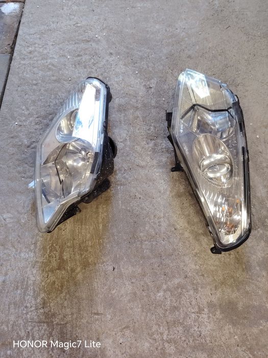 Sprzedam lampy Peugeot satelis 125