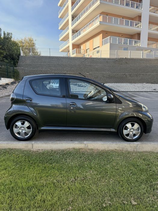 Toyota Aygo Automático • Apenas 59 mil km c/ histórico • Full Extras • Embreagem Nova • AC • Nacional