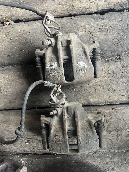 Супорт  Передній Пассат б3