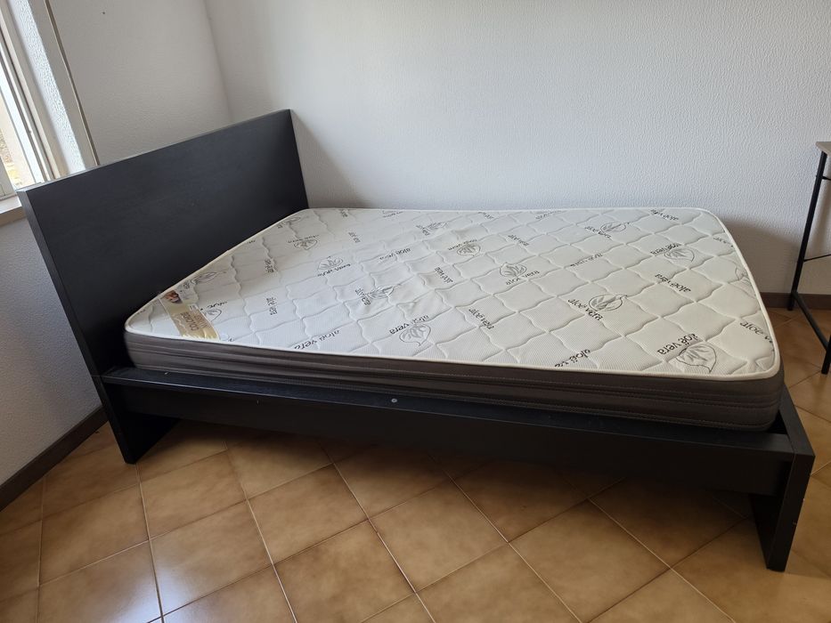 Cama de casal 140x200 + colchão  — Azambuja