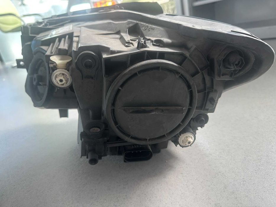 Ótica / Farol DIREITA Mercedes CITAN W206 Original HELLA – A2069061000