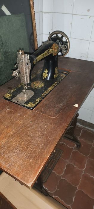 Máquina antiga costura Singer