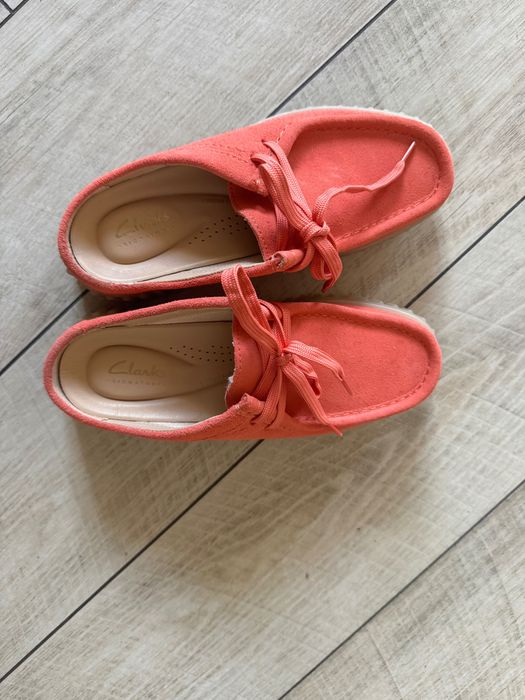 Продам замшеві сабо Clarks