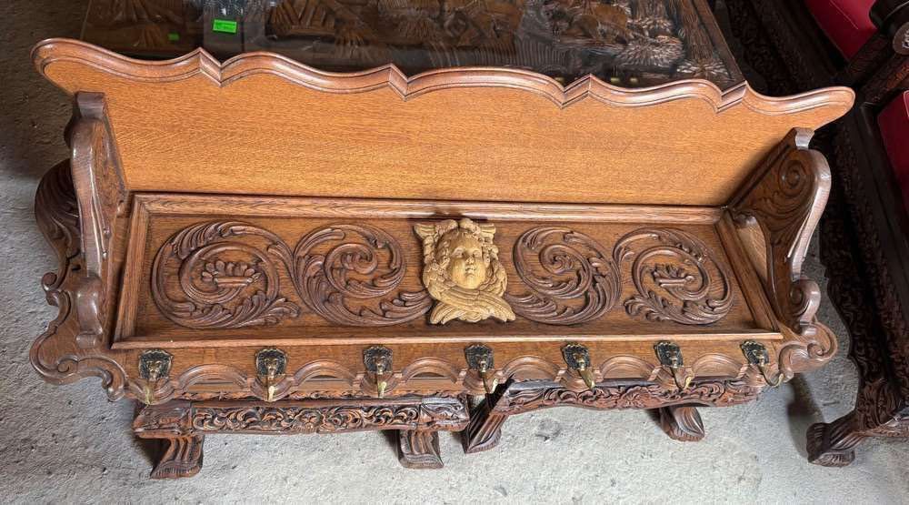 Unikatowy rzeźbiony ścienny wieszak dl.120cm.