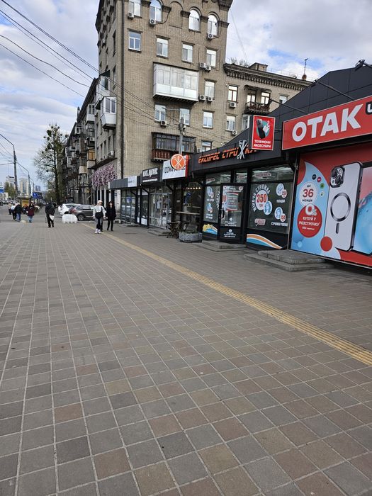 Біля метро Шулявська оренда павільйону  150м.кв..
