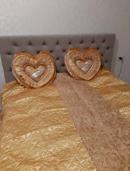 Покрывало с подушками