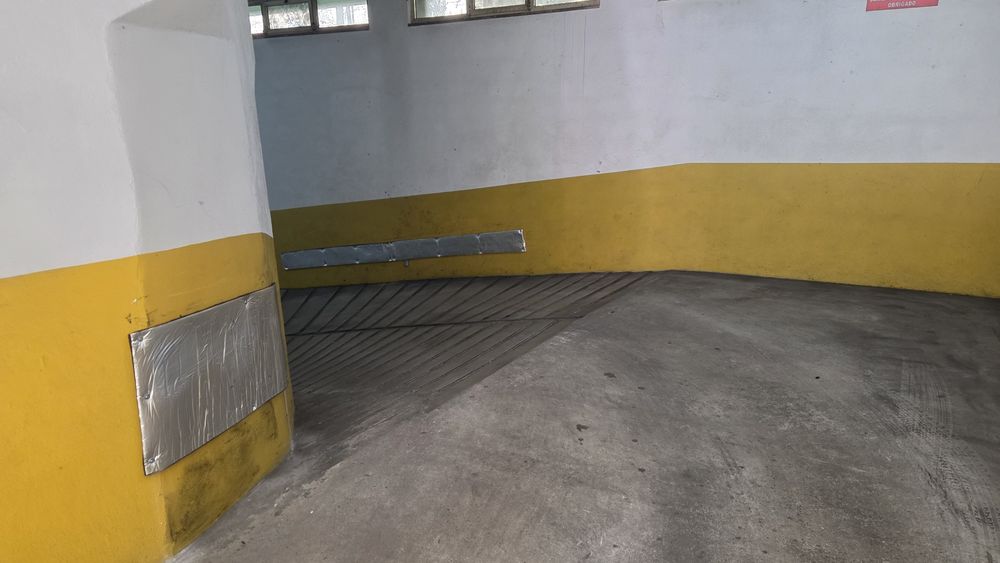 Lugar de Garagem (Junto à PSP)