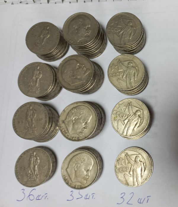 Продам монети в наборі