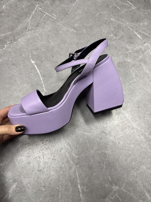 Sandalki skora Pinko r 38