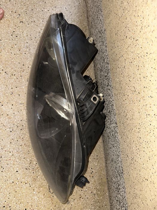 Farol direito seat leon e grelha frontal