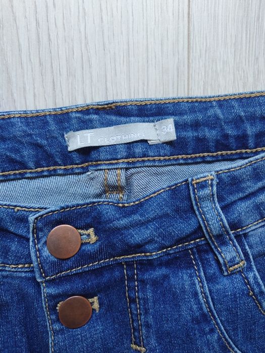 Niebieskie jeansy damskie rybaczki XS 34