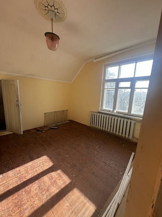 Продам будинок коло річки,в центрі міста