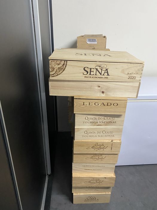 Caixas de vinho vazia