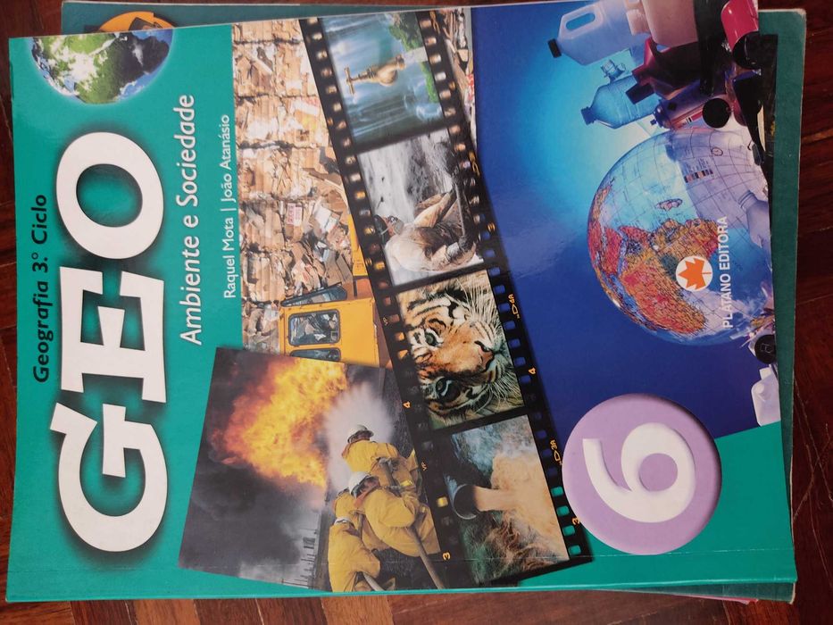 Livros escolares de diferentes anos de ensino e disciplinas