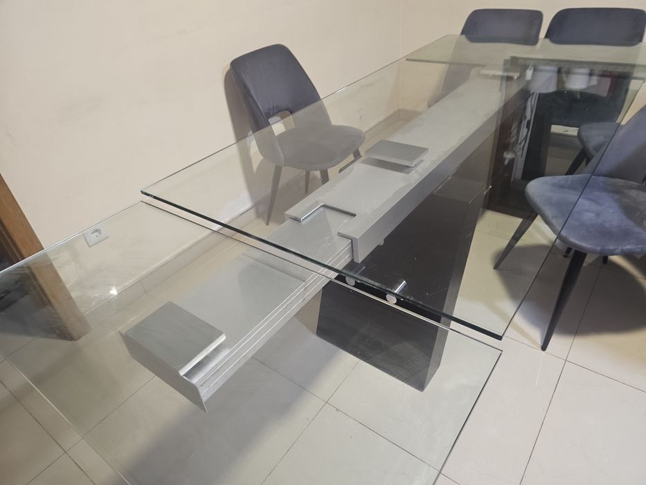 Mesa de jantar de vidro