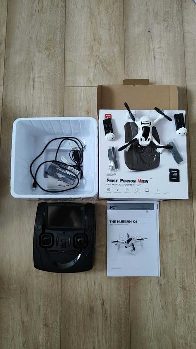 Dron Hubsan X4 H107D+ (zapasowe baterie karta pamięci zapasowe śmigła)
