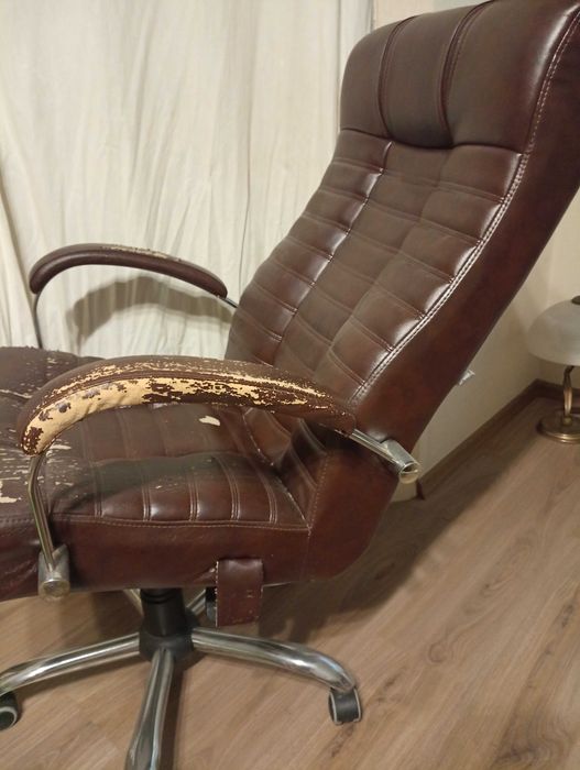 Кресло руководителя офисное