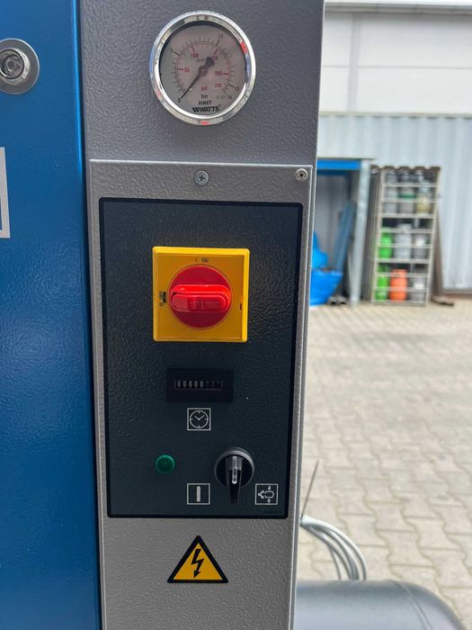 Sprężarka śrubowa MARK MSM 5.5 200, 5,5kW. 0.7m³ S011935