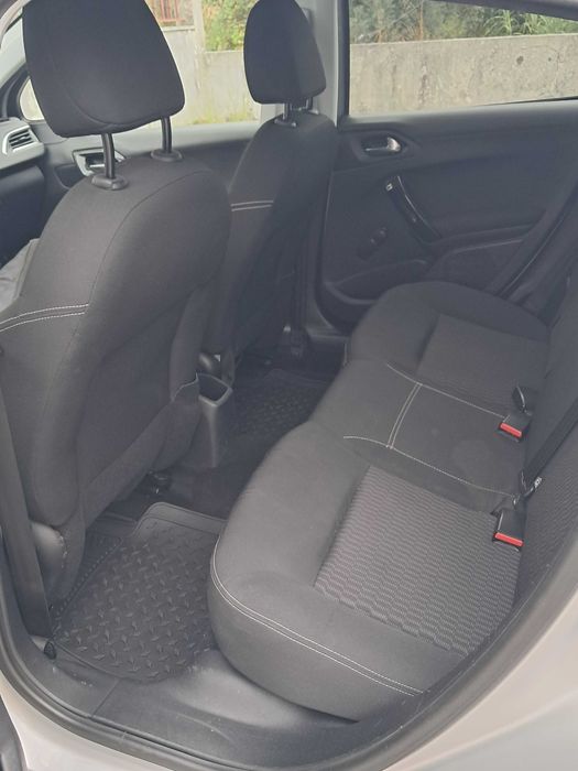 Peugeot 208 1.6 HDi Style | 2016 | 188.000 km | 6900 €