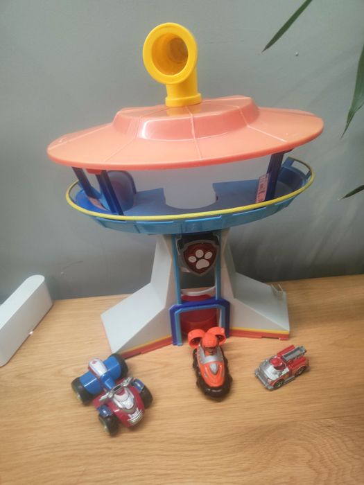 Baza Psi Patrol Psiego patrolu + autka