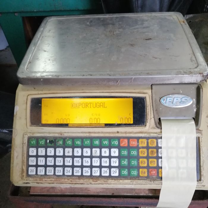 Balança digital com etiqueta