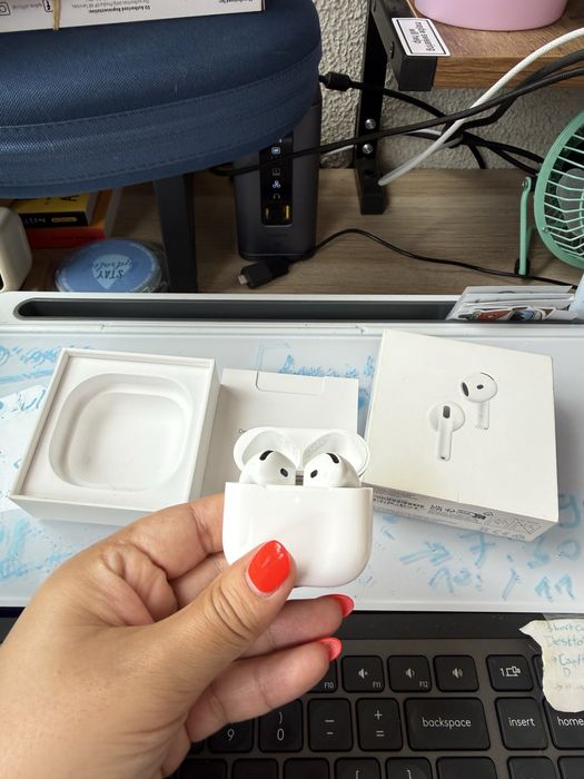 Apple AirPods 4 com ANC - Como Novos - Caixa Original (falta cabo usbc)
