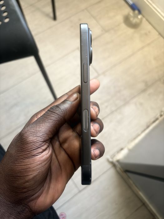 iPhone 16 Normal