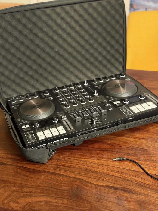 Traktor Kontrol S4 MK3 DJ Controller - Native Instruments + Mala Gator + Caixa original (c/novo)