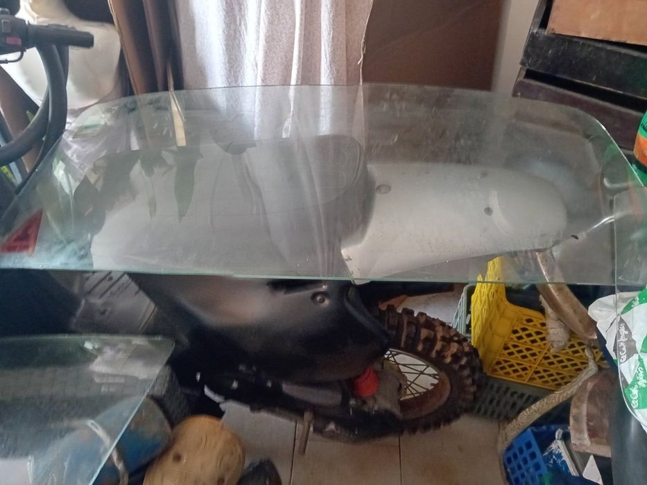 Parabrisas antigo para automóvel antigo ligeiro